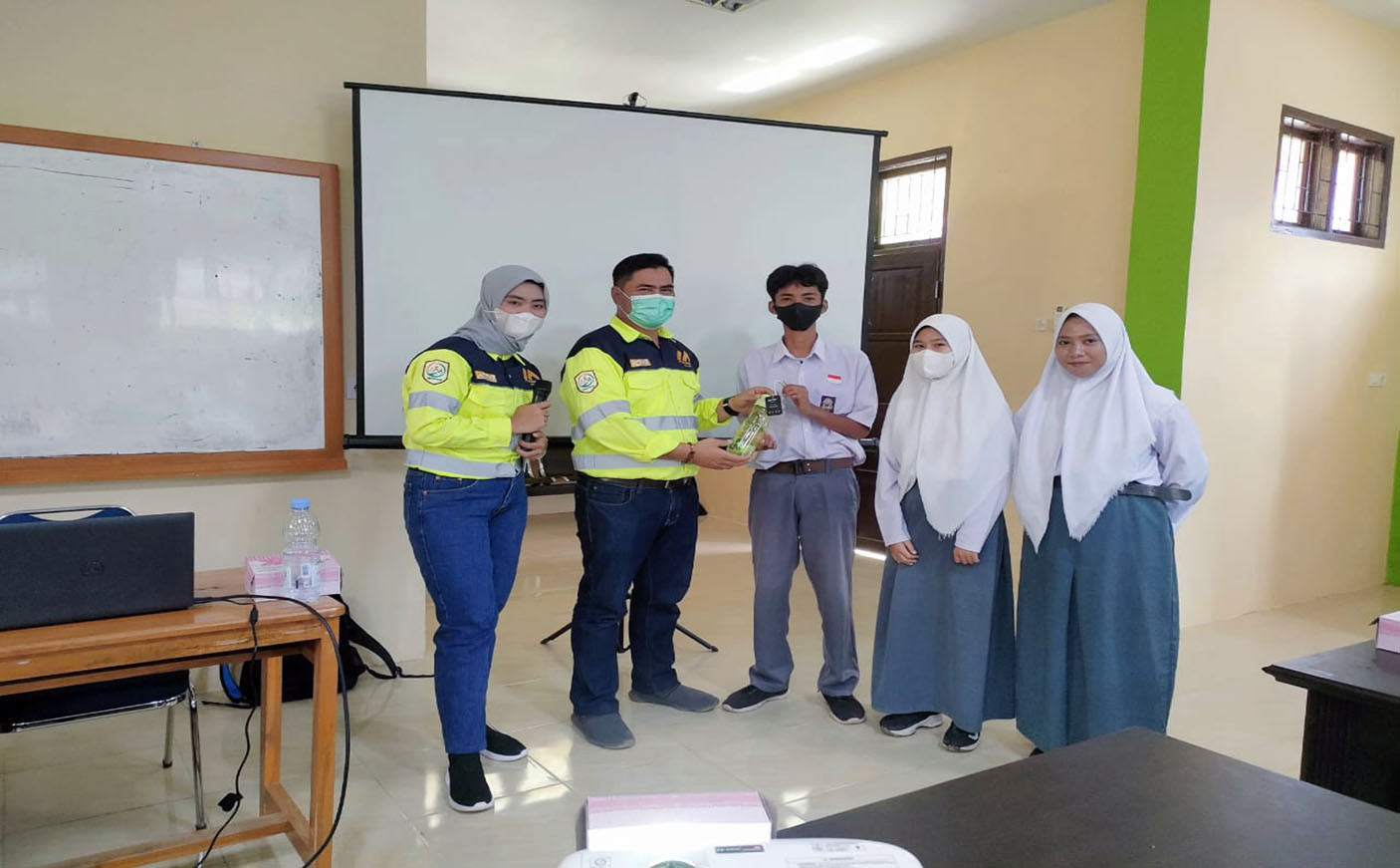 MDA Gives Public Lecture at SMKN 2 Luwu on OHS